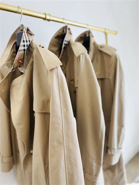 Comparing Burberry Trench Coats: Chel